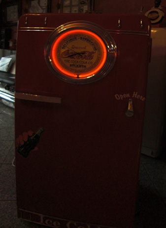 Nevera Coca-Cola antigua recuperada